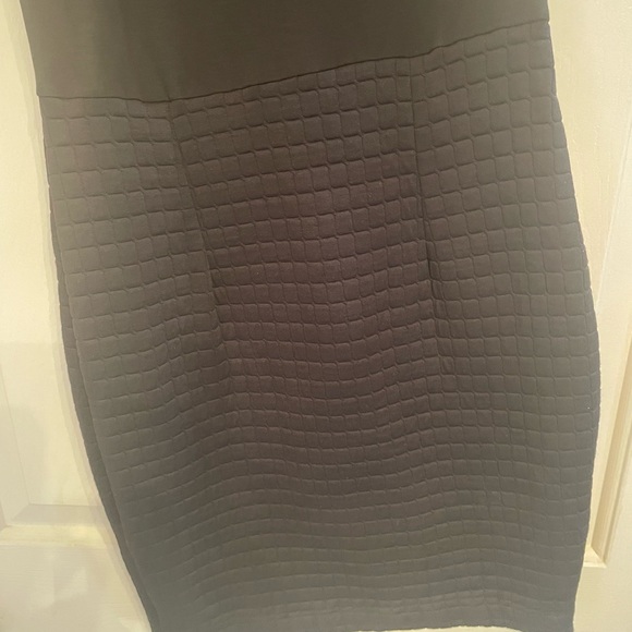 Designer REISS Freda dress size 4 BRAND NEW--black textured skirt off shoulder - Picture 6 of 9